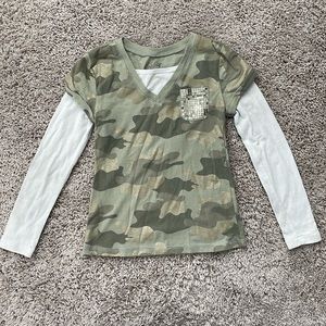 👶🏻5/$10👶🏻 girls Justice camoflauge shirt